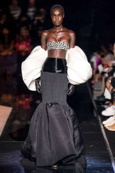 Look 10